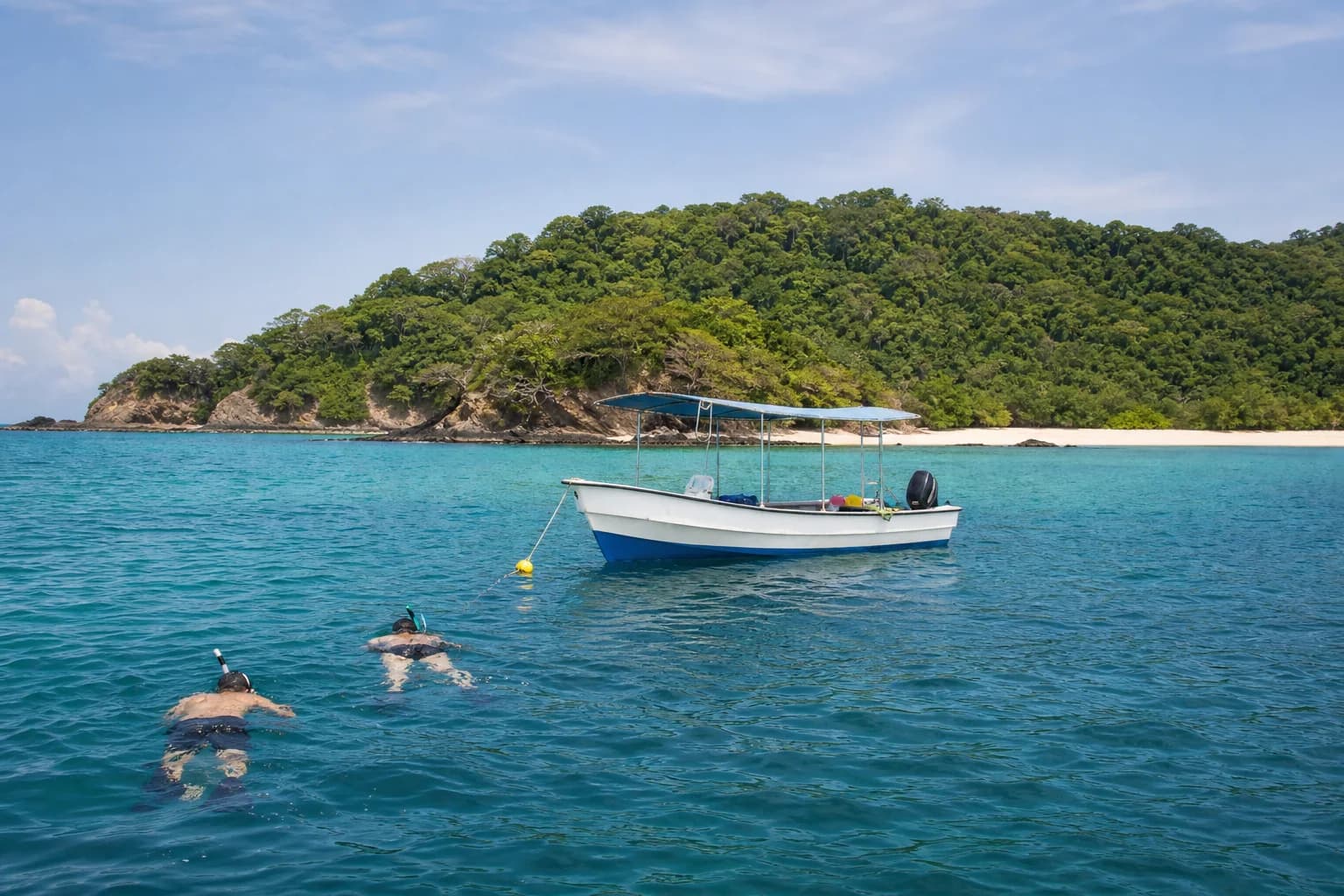 A snorkeling day around Tortuga Island