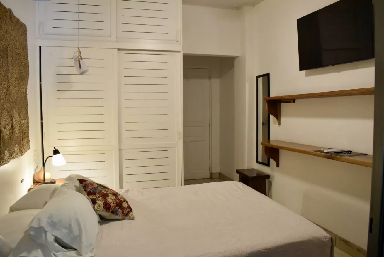 #9 Queen Balcony Room with Hammock