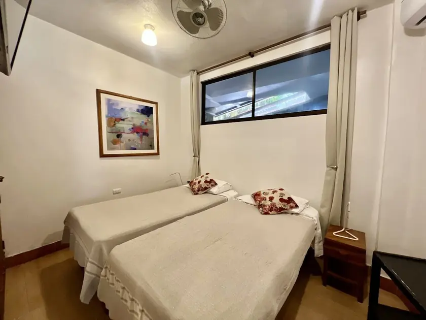 #3 Habitación familiar King & camas individuales at Dreamcatcher Hotel