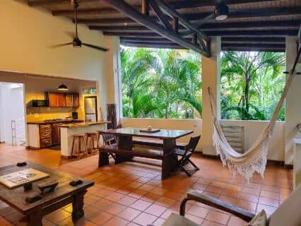 Makaiza Villa living and kitchen
