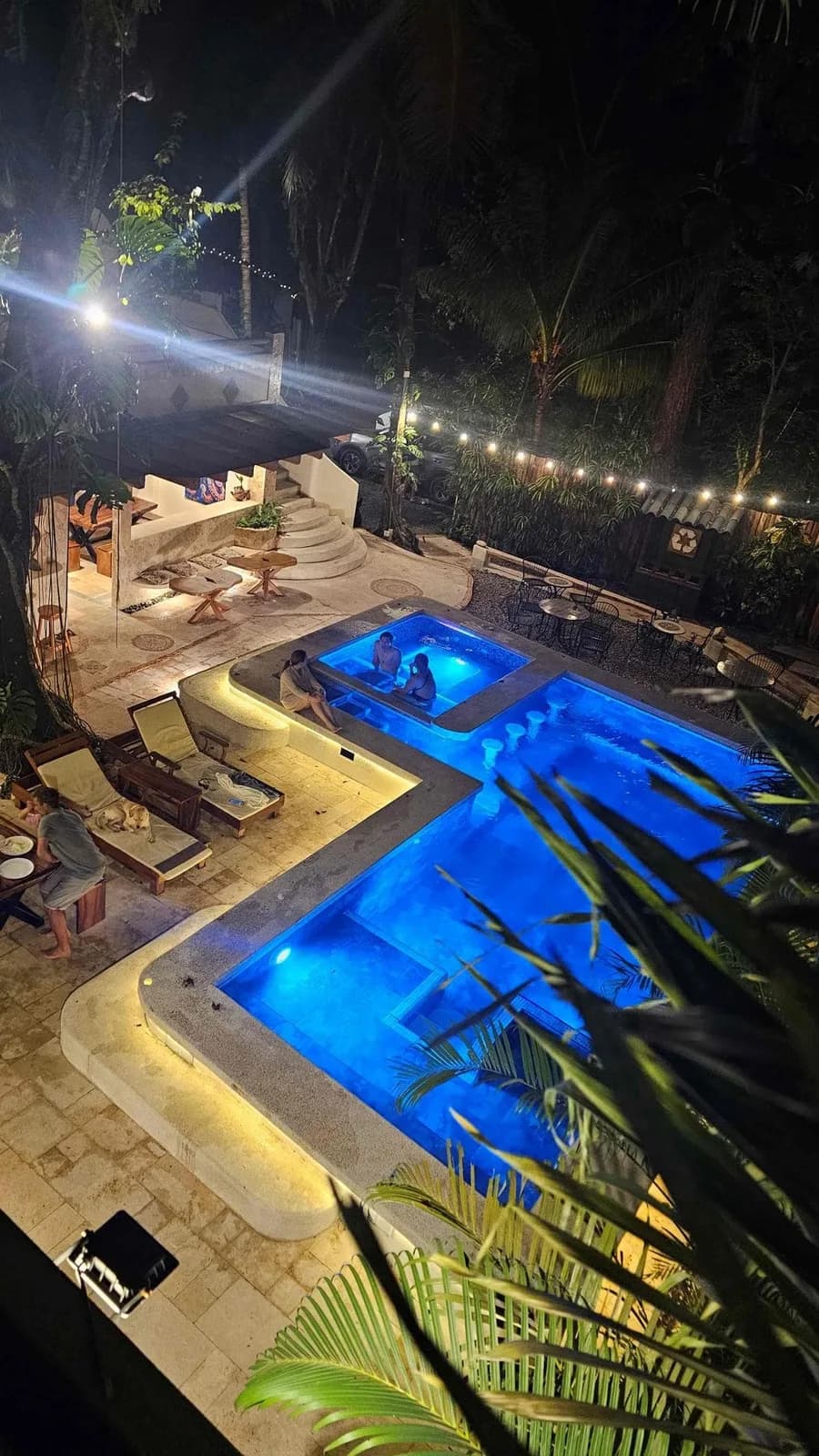Piscina de Dreamcatcher al anochecer