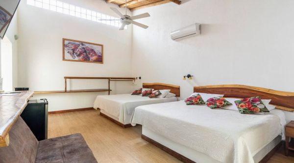 Habitacion con balcon y dos King photo 2