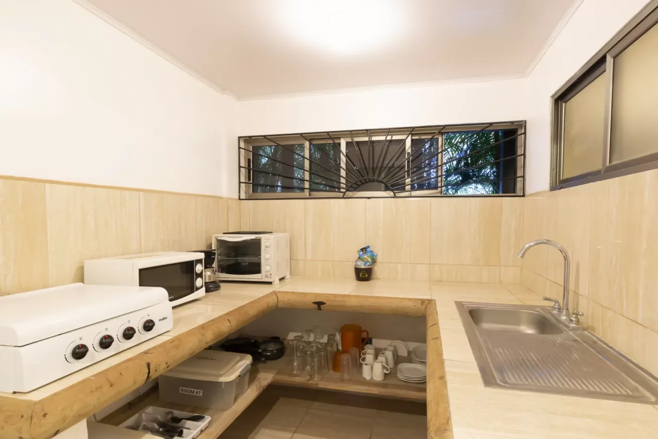 #8 Poolside King Room with Shared Kitchen: shared kitchen