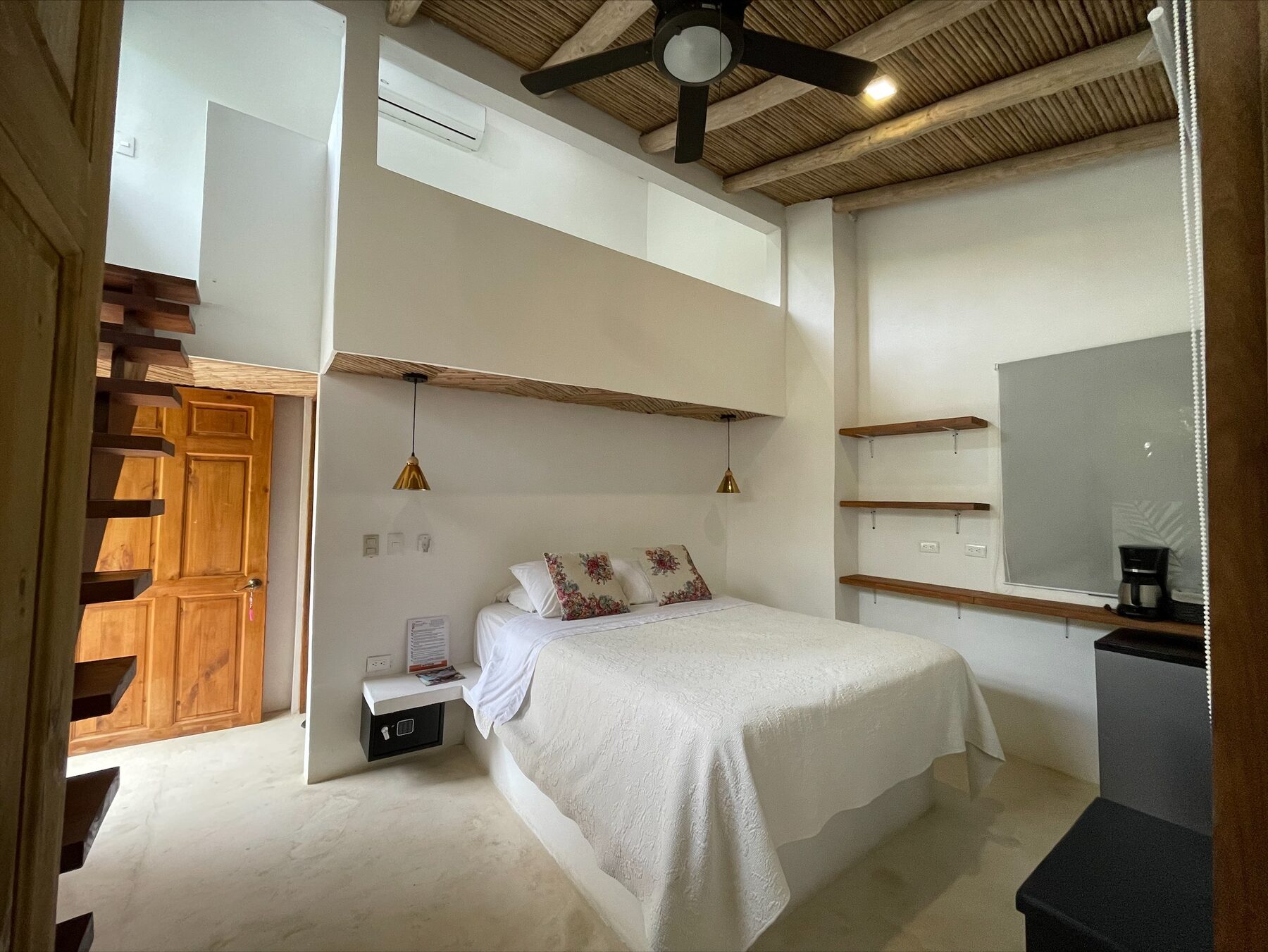 Loft Room with Balcony thumbnail 7