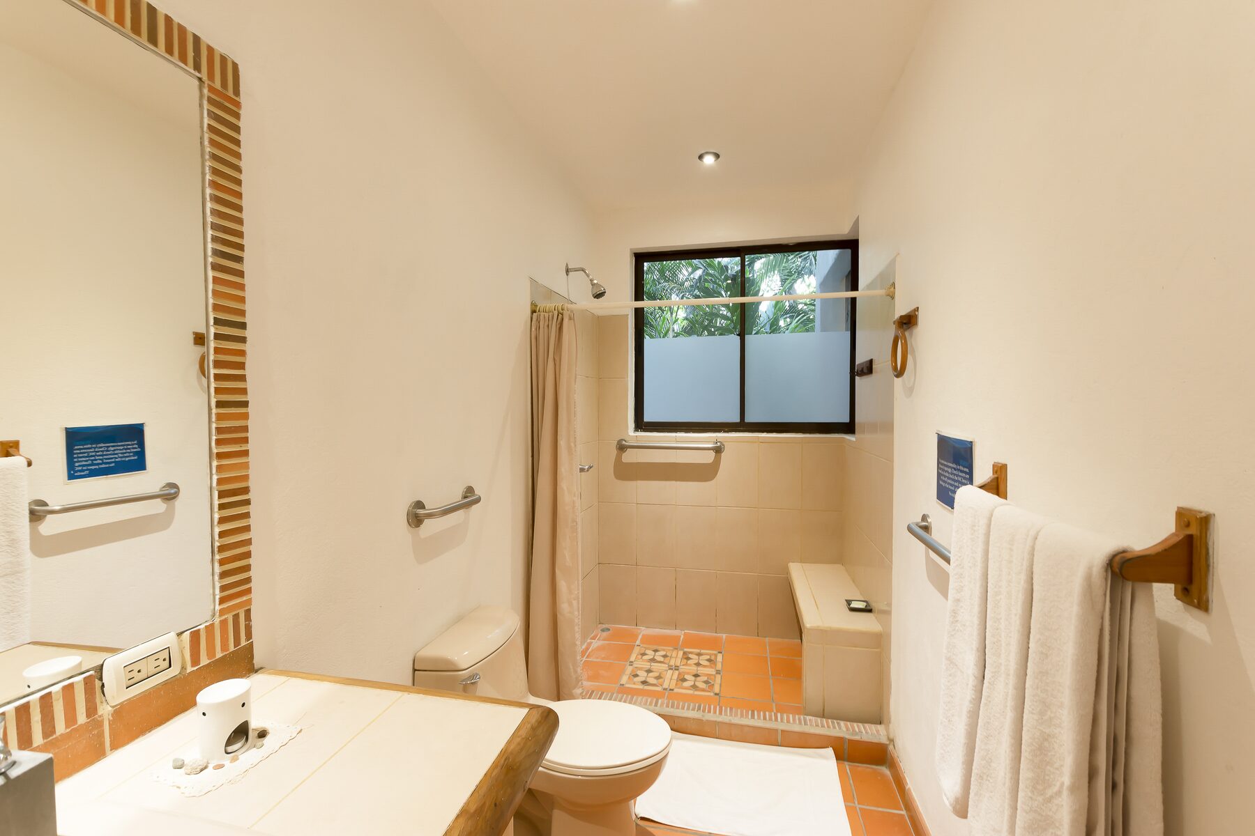 #2 Queen con terraza jardín: baño privado