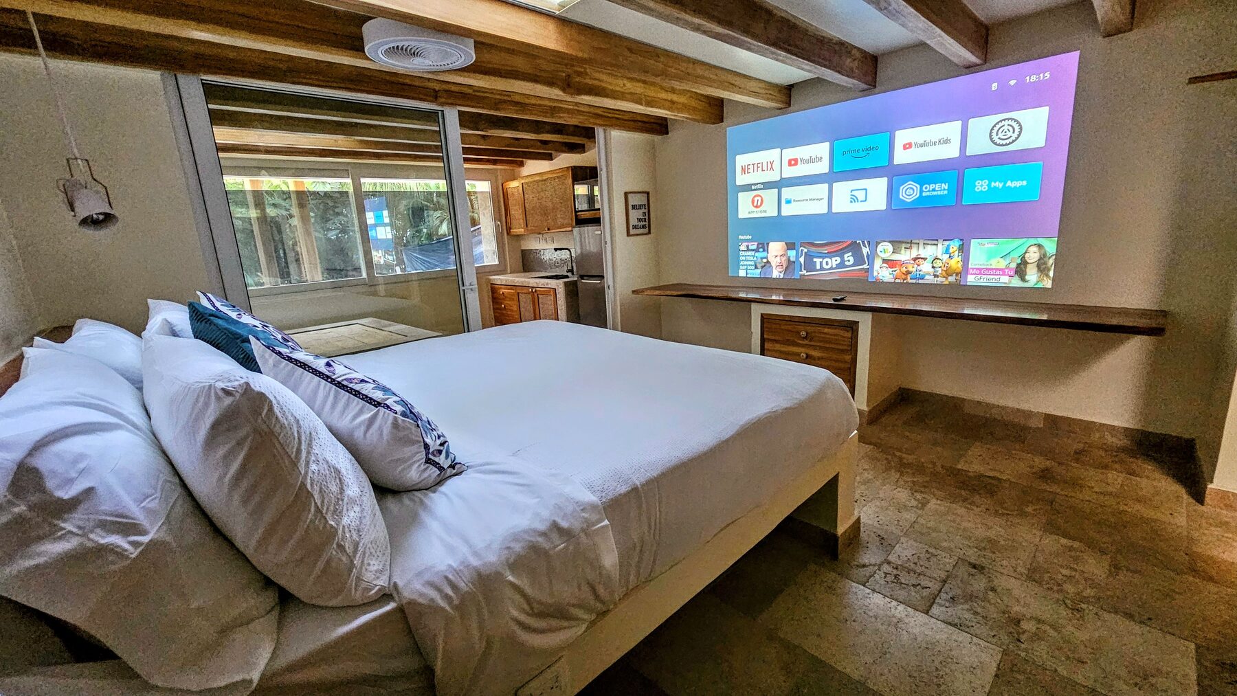 #25 Apartamento premium con cine y cocina: proyector privado