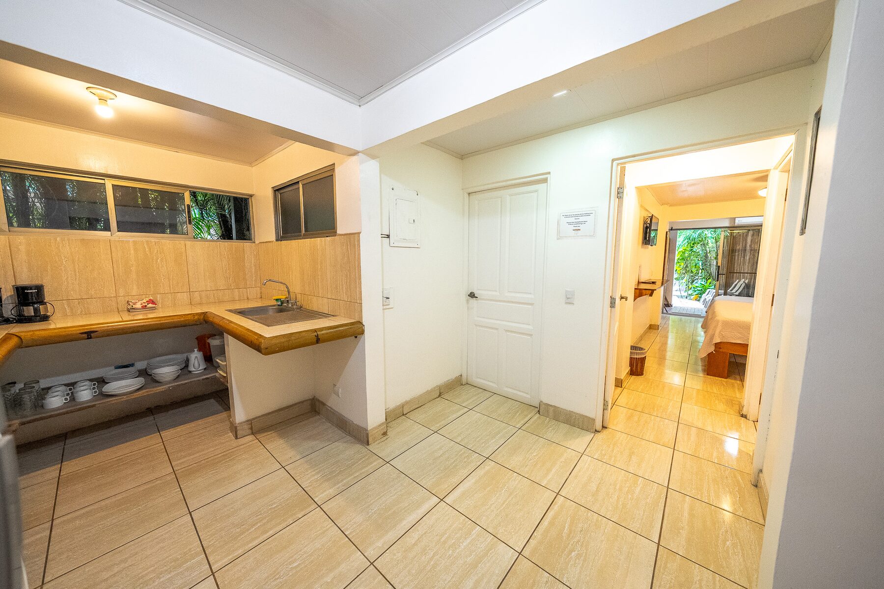 Poolside King Room with Shared Kitchen thumbnail 6